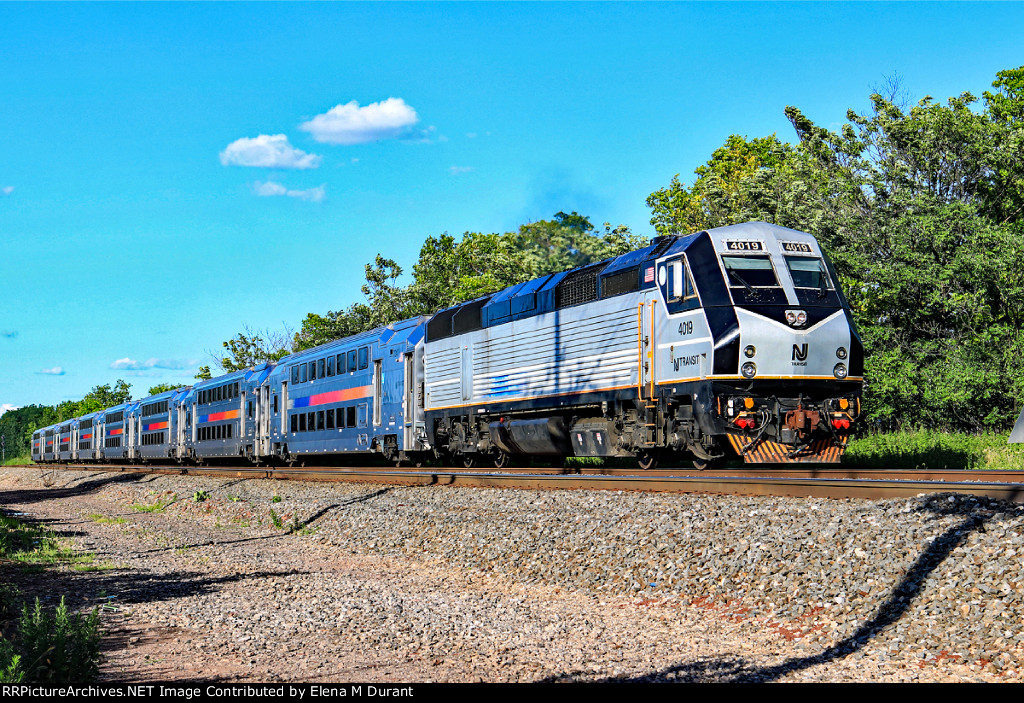 NJT 4019 on train 5441